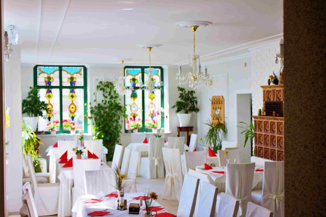 Ratskeller Hotel & Restaurant Lindow Esterno foto